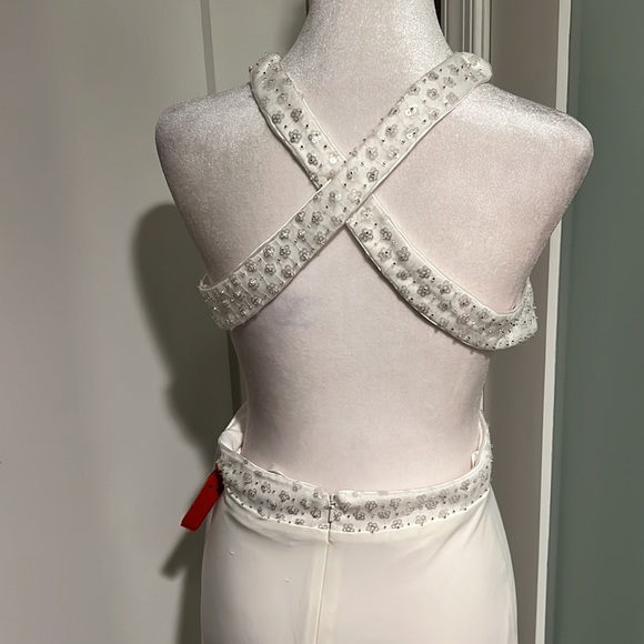 MAC DUGGAL Sequined Criss Cross Bodice Gown 4 - Picture 8 of 9